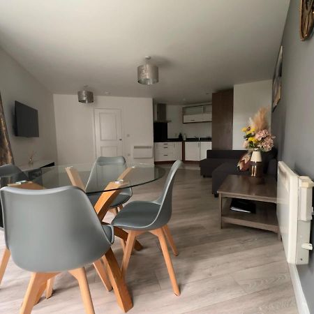 Luxury Apartments - Wallis Square, Farnborough Exterior foto
