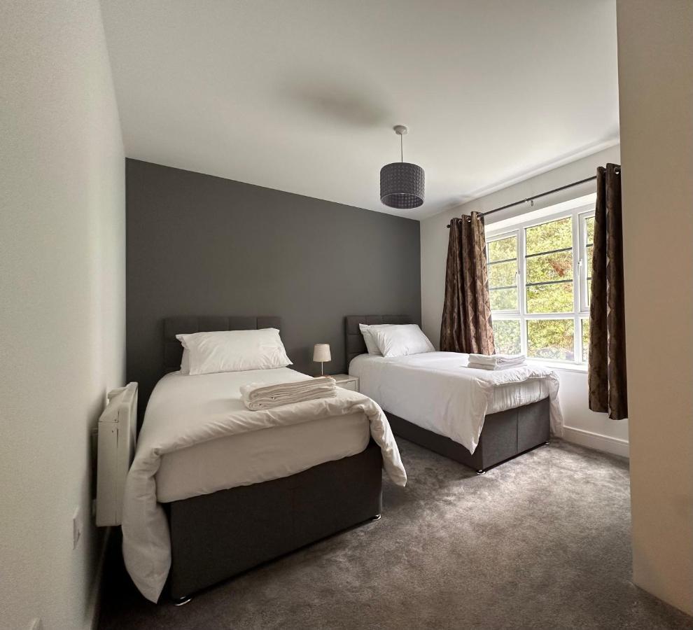 Luxury Apartments - Wallis Square, Farnborough Exterior foto